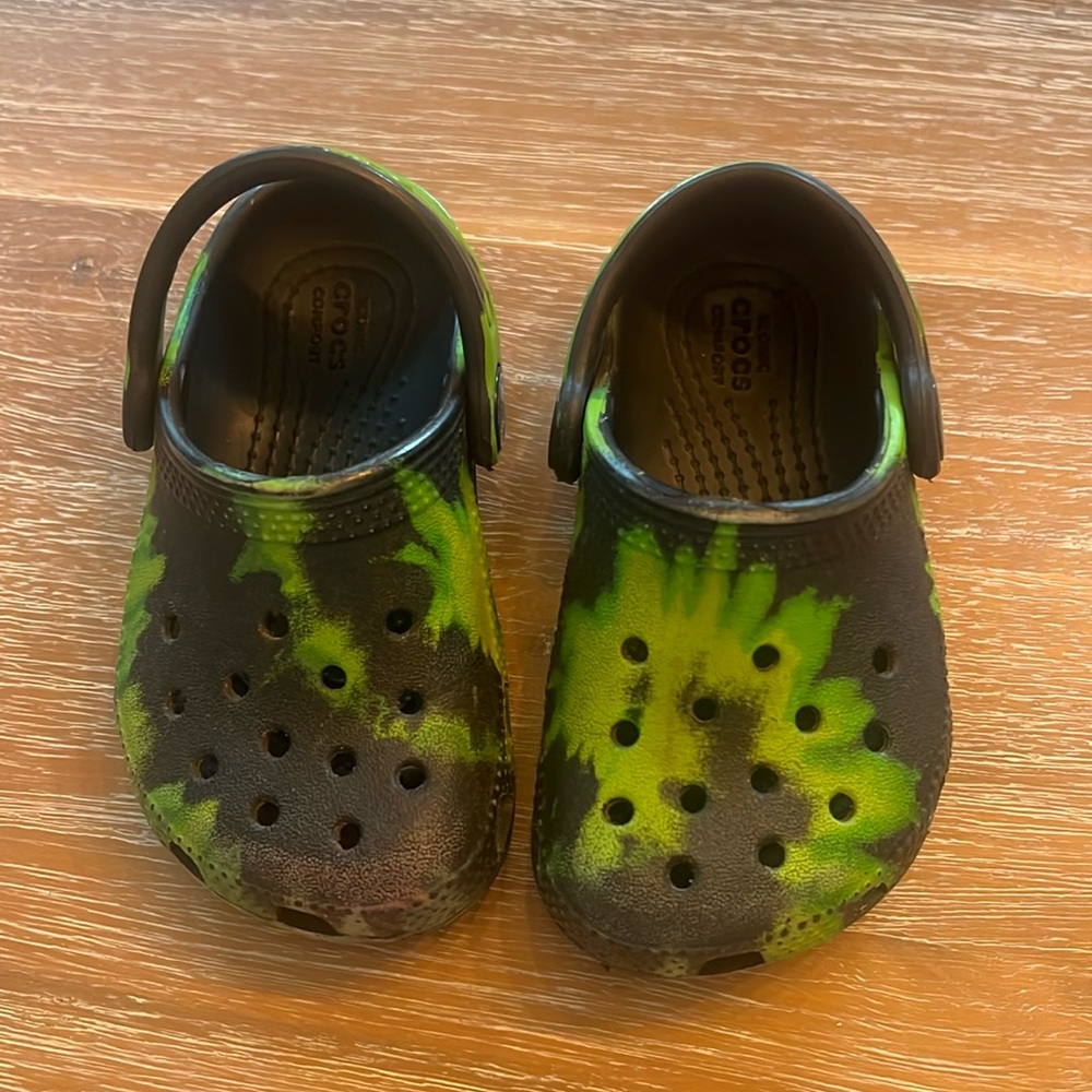 Toddler Crocs Size 6